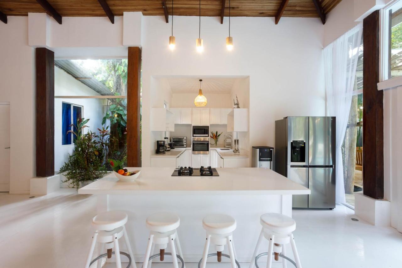 Puerto Viejo de Talamanca Gigi Brown Villa Frida Beachfront מראה חיצוני תמונה