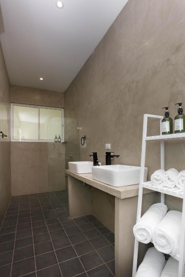 Puerto Viejo de Talamanca Gigi Brown Villa Frida Beachfront מראה חיצוני תמונה